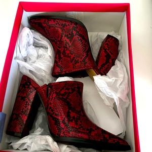 Shoedazzle Ladies Mules